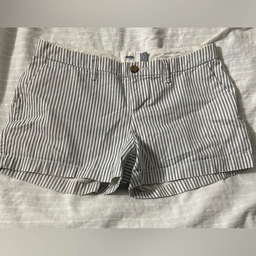 Old Navy Shorts Womens White Navy Blue Railroad Striped Flat Front Chino Size 2